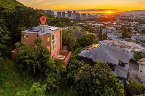 8 Prospect St, Honolulu, HI, 96813-1742 | Card Image