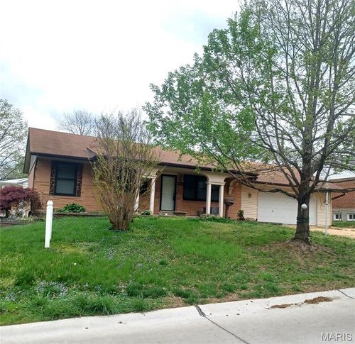 9744 Radio Dr, Saint Louis, MO, 63123-5553 | Card Image