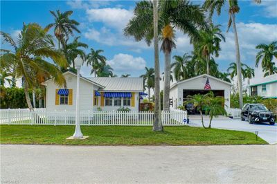 204 Allen Ave, House other with 2 bedrooms, 2 bathrooms and null parking in EVERGLADES CITY FL | Image 2