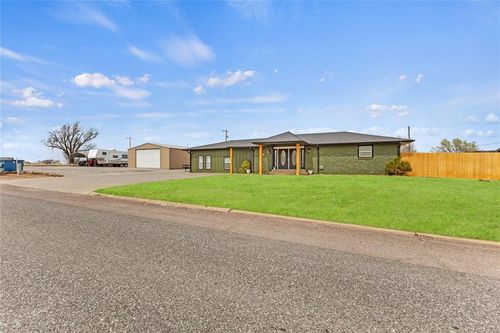 211 W 4th St, Custer City, OK, 73639-9612 | Card Image