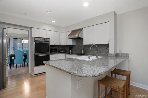 7273 Creeks Bend Ct, West Bloomfield, MI, 48322-3523 | Card Image