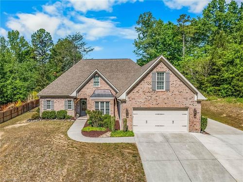 135 Bay Tree Ln, Thomasville, NC, 27360-9724 | Card Image