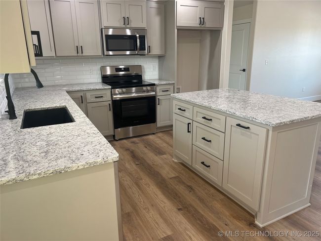 14901 N Iredelle Way, House other with 3 bedrooms, 2 bathrooms and null parking in Tahlequah OK | Image 4