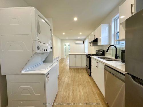 2-6065 Main St, Niagara Falls, ON, L2G6A1 | Card Image