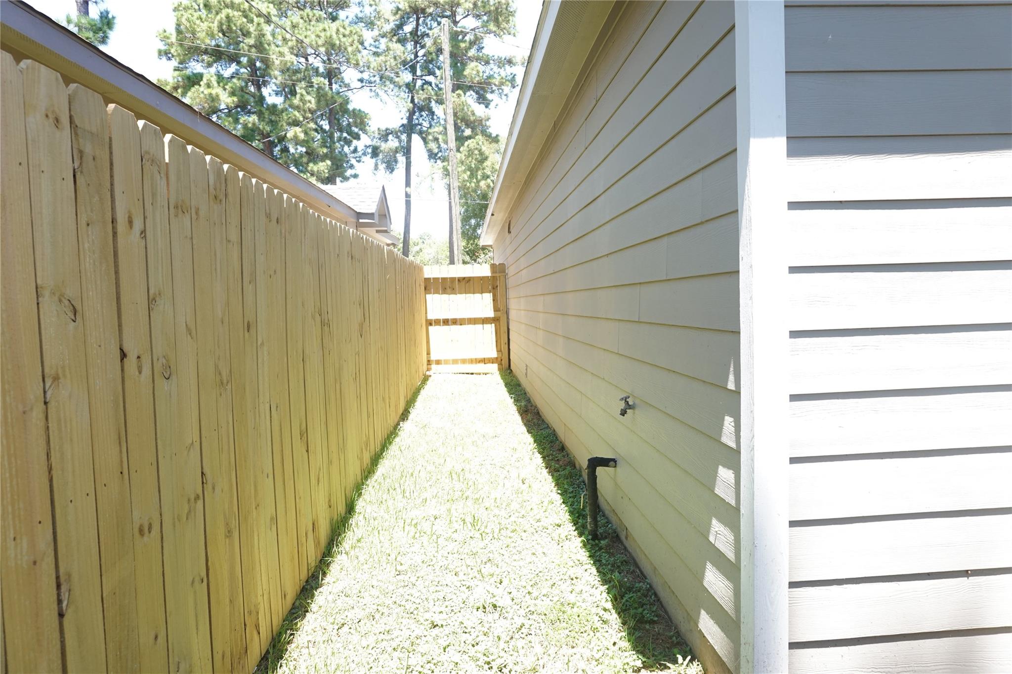 Residential Lease in Willis 5
