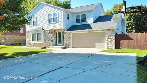 3323 Wintergreen Dr E, Saginaw, MI, 48603-1942 | Card Image