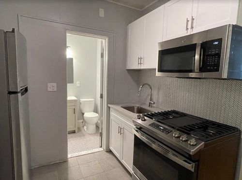 apt-10-233 Lafayette St, Salem, MA, 01970-4763 | Card Image