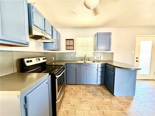 427 Field Ave, House other with 2 bedrooms, 1 bathrooms and null parking in Taft TX | Image 4