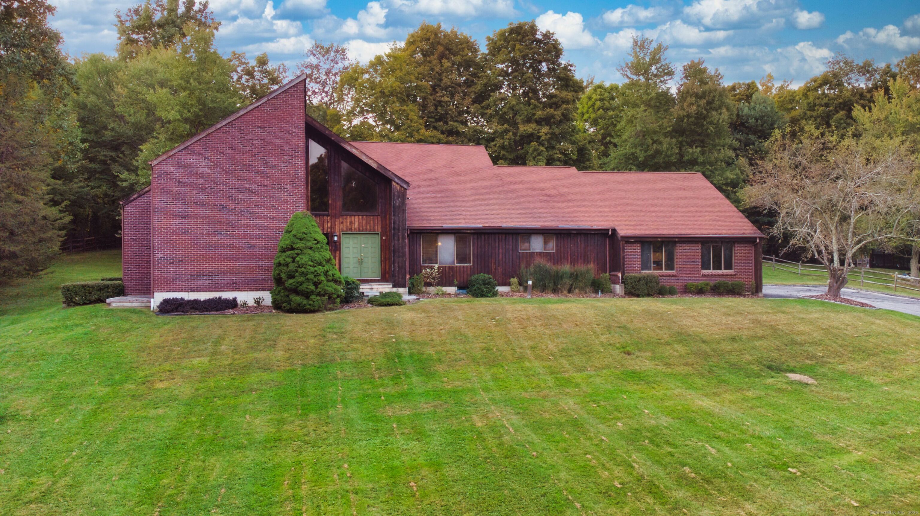 Tanglewood Dr, Danbury, CT 06811