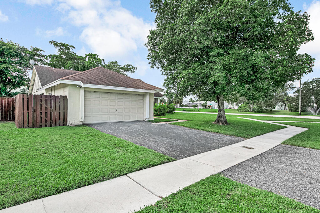 Residential Lease in Lake Worth