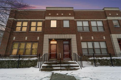 9 Delaware St, Detroit, MI, 48202-2423 | Card Image