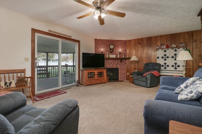 34 Pembrook Cir, House other with 3 bedrooms, 2 bathrooms and 2 parking in Bloomington IL | Image 15