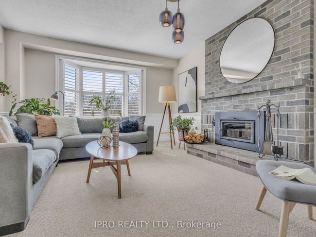 626 Deerhurst Dr, House other with 3 bedrooms, 3 bathrooms and 4 parking in Burlington ON | Image 4