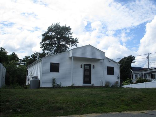 1 Bayou Dr, Greenville, RI, 02828-3122 | Card Image