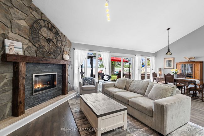 4350 Armitage Ave, House other with 3 bedrooms, 2 bathrooms and 6 parking in Dunrobin ON | Image 12