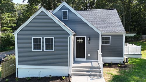 18 Burdick Ln, Pawcatuck, CT, 06379-2229 | Card Image