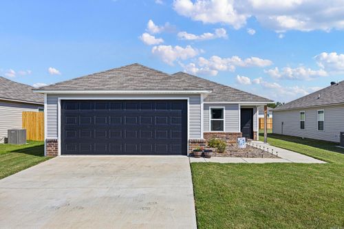 8 Candlelight Dr, Conway, AR, 72032-4097 | Card Image