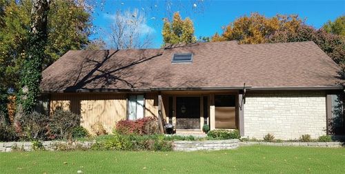 2901 Trenchard Dr, Independence, MO, 64057-1654 | Card Image