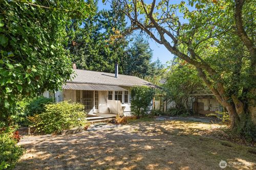 5202 35th Ave Sw, Seattle, WA, 98126-2804 | Card Image
