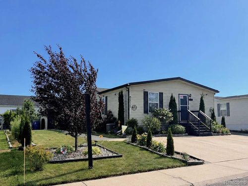 24445 Edwin Dr, Flat Rock, MI, 48134-1838 | Card Image
