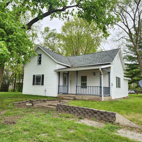810 W Tower St, Pierceton, IN, 46562-9461 | Card Image