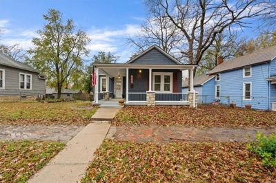 Bungalow with covered porch | Image 1