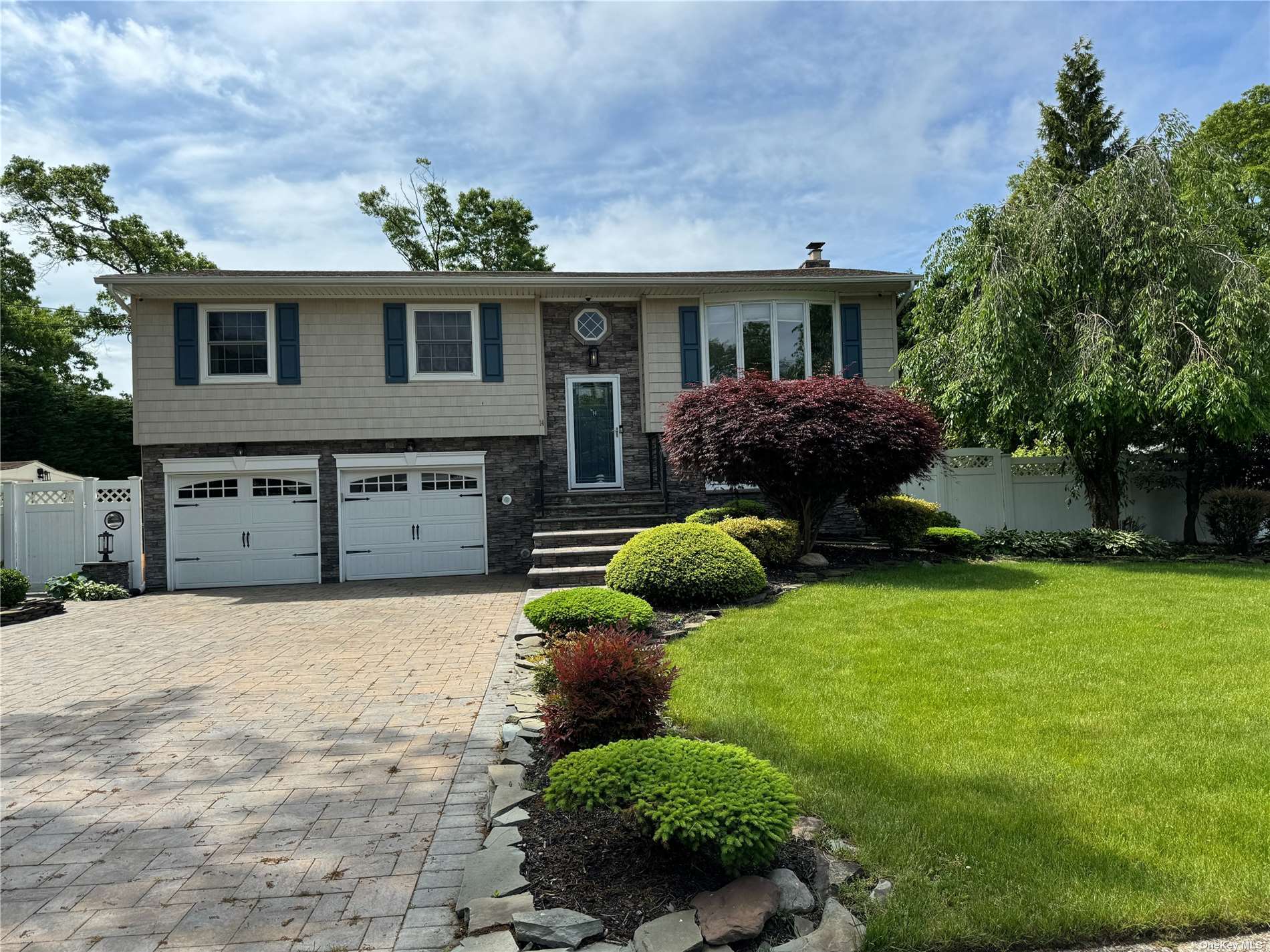 40th St, Islip, NY 11751