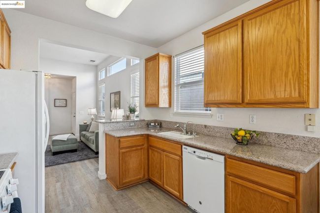 664 Prince Albert Way, Home with 2 bedrooms, 2 bathrooms and 1 parking in Brentwood CA | Image 21