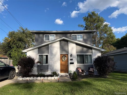 11795 Syracuse St, Taylor, MI, 48180-4032 | Card Image