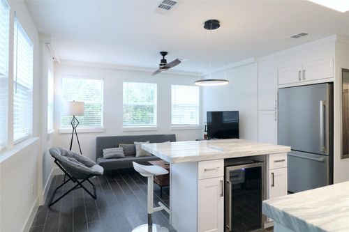 2e-412 Pacific Street, Houston, TX, 77006 | Card Image