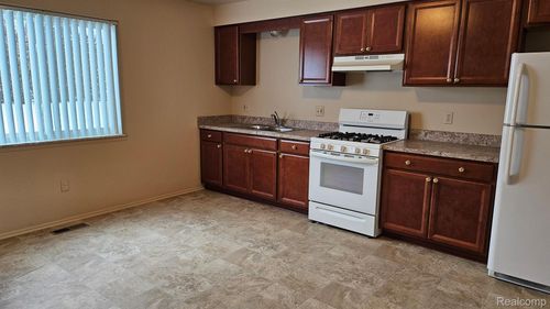 5440 23 Mile Rd, Shelby Township, MI, 48316-4210 | Card Image