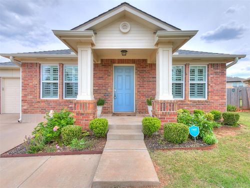 906 Butterfly Way, Norman, OK, 73069-5470 | Card Image