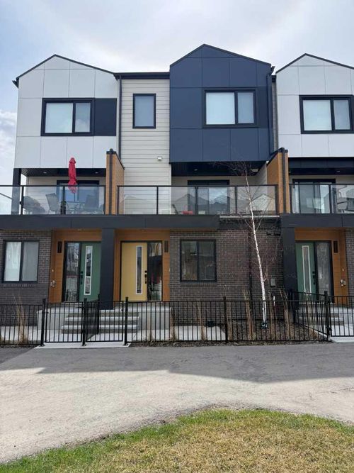 302-8535 19 Ave Se, Calgary, AB, T2A7W8 | Card Image