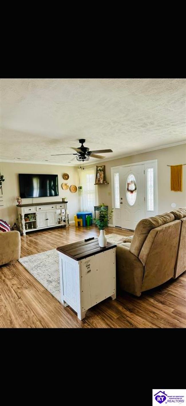 5906 Hudgins Hwy, House other with 6 bedrooms, 2 bathrooms and null parking in Summersville KY | Image 9