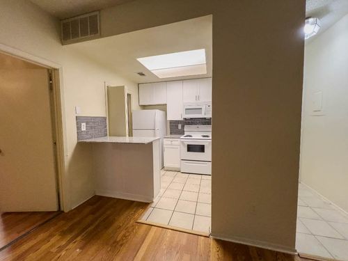 apt-130-806 W 24th St, Austin, TX, 78705-4721 | Card Image