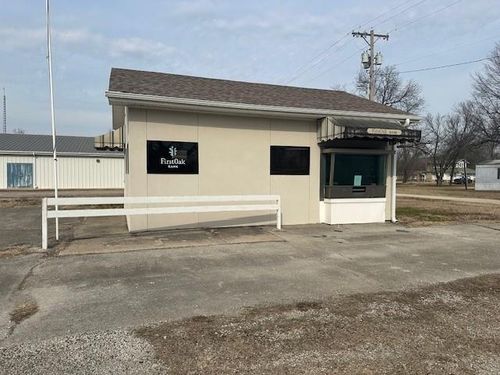 106 E Hickory St, Elk City, KS, 67344-9549 | Card Image