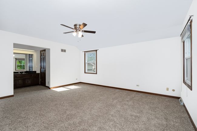 1280 W Bauer Rd, Home with 5 bedrooms, 3 bathrooms and 4 parking in Naperville IL | Image 16