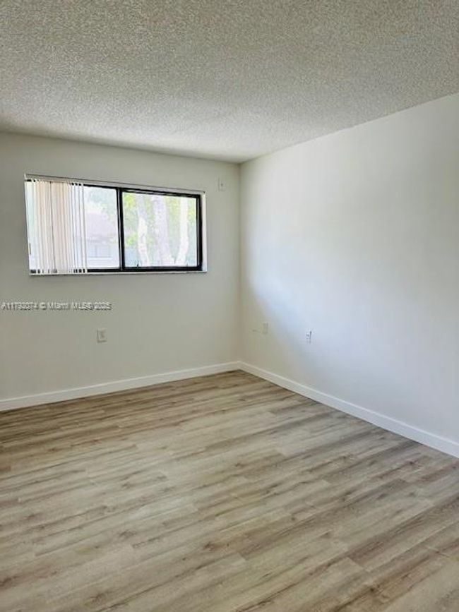 APT-203 - 6975 Nw 179 Th St, Condo with 2 bedrooms, 1 bathrooms and null parking in Hialeah FL | Image 6