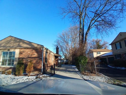 1000 Vernier Rd, Grosse Pointe Woods, MI, 48236-1534 | Card Image