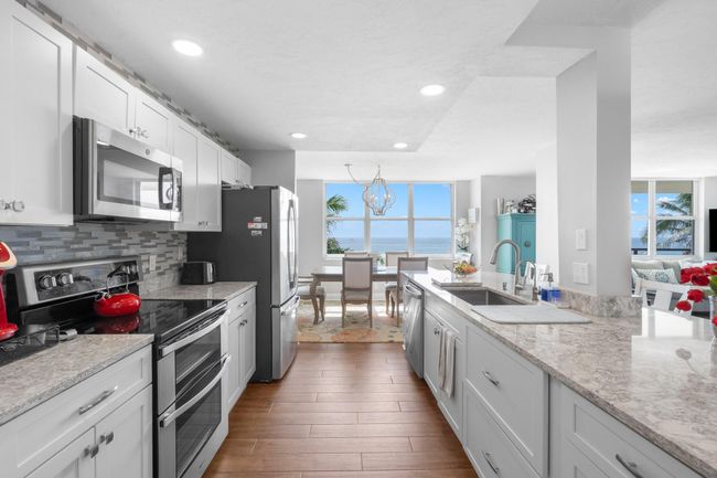 APT-214 - 1147 Hillsboro Mile, Condo with 2 bedrooms, 2 bathrooms and null parking in Hillsboro Beach FL | Image 9