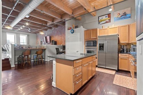 apt-304-612 Central St, Kansas City, MO, 64105-1617 | Card Image