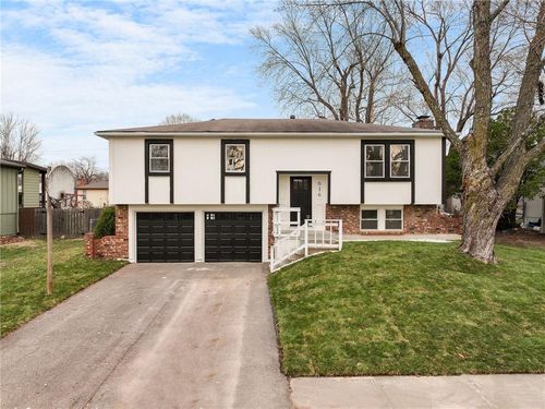 616 S Montclaire Dr, Olathe, KS, 66061-3833 | Card Image