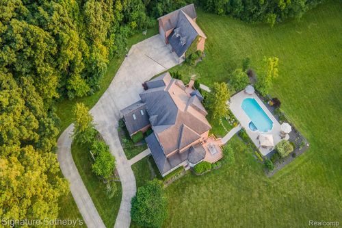 5557 Cobble Ln, Dexter, MI, 48130-8441 | Card Image