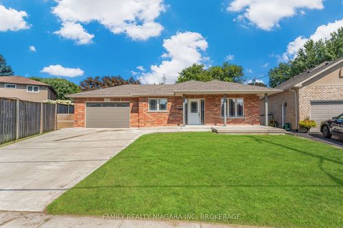 2715 Portage Rd, Niagara Falls, ON, L2J2J4 | Card Image