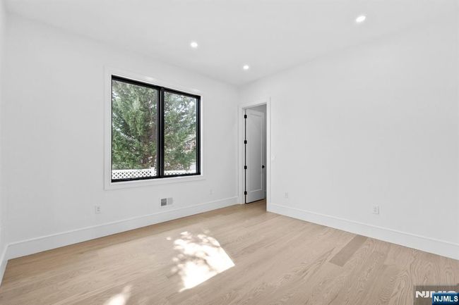 75 Maryland Rd, House other with 6 bedrooms, 8 bathrooms and null parking in Paramus NJ | Image 24