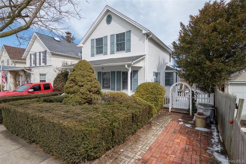 9 Harrison Ave, Oyster Bay, NY, 11801 | Card Image