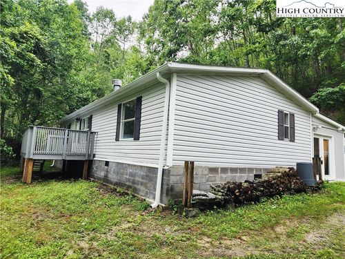 876 Courtney Ln, Vilas, NC, 28692-9689 | Card Image