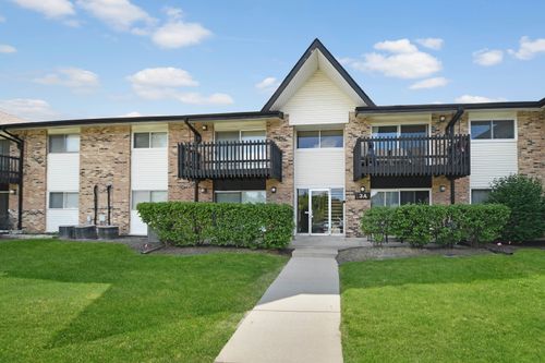 103-3A Kingery Quarter, Willowbrook, IL, 60527-6523 | Card Image