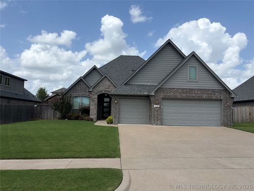 211 E 128th Pl S, Jenks, OK, 74037-4431 | Card Image
