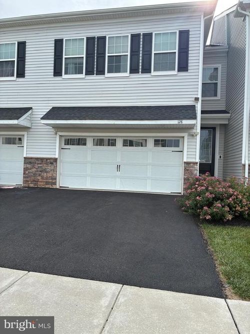 128 Golden Vale Dr, ROYERSFORD, PA, 19468-3490 | Card Image